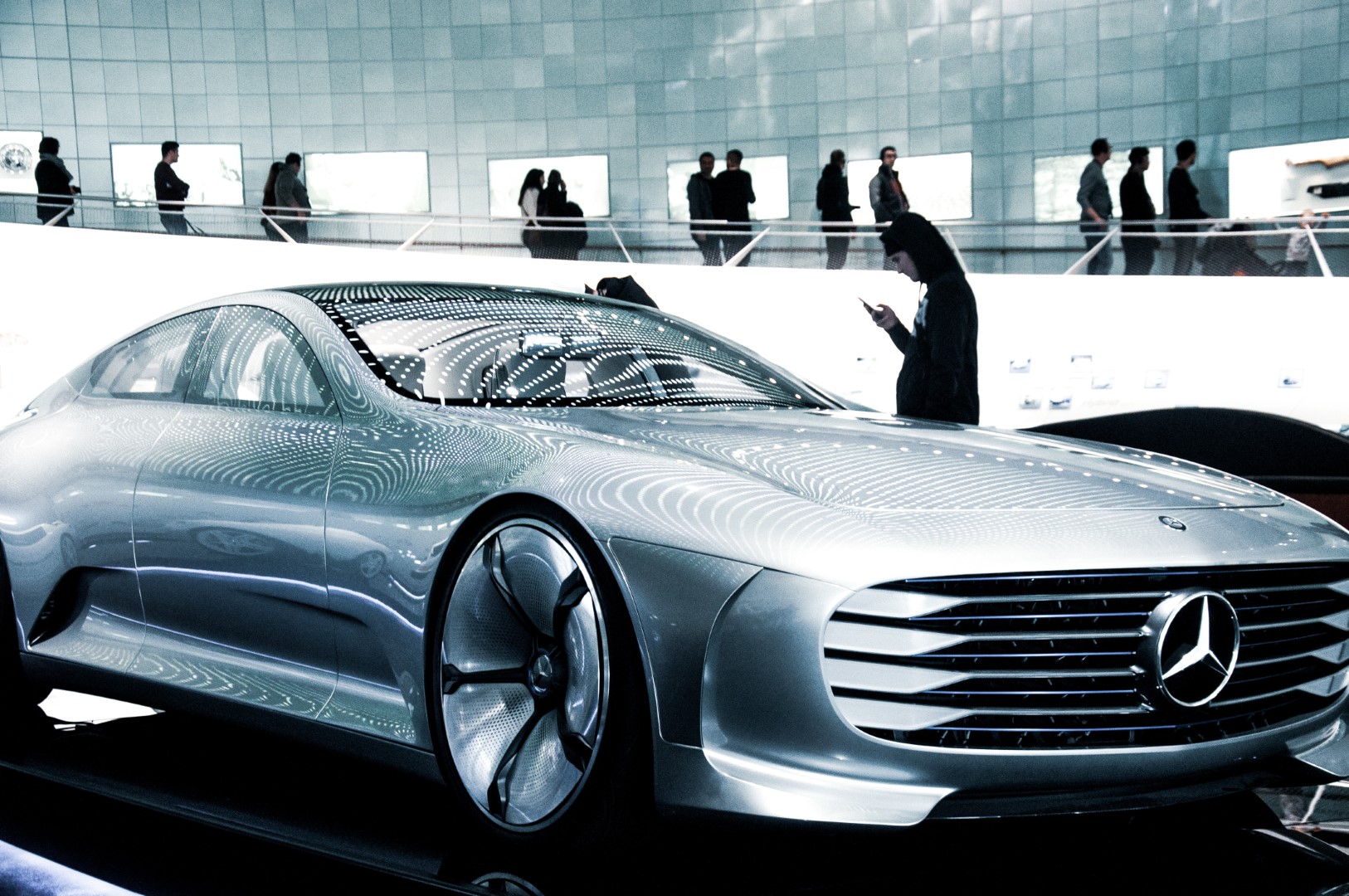 ein futuristischer Mercedes-Benz